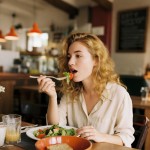 YOUBET 50PCS Gold Glitter Plastic Forks - Heavy Duty Plastic Forks - Solid Durable Gold Glitter Disposable Silverware for Party Picnic Wedding and Daily Use